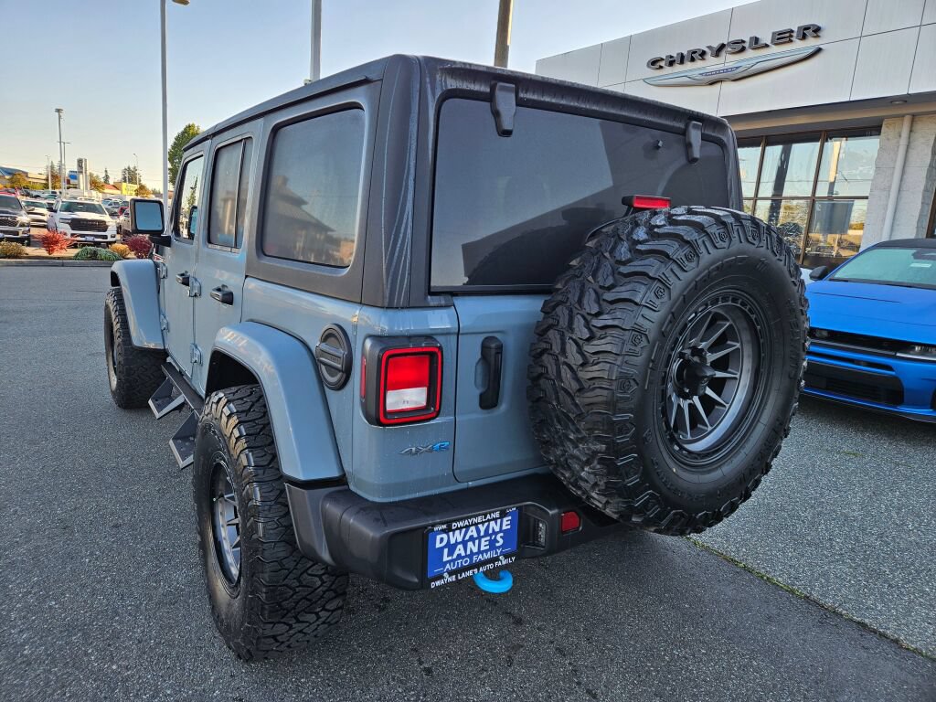 Used 2024 Jeep Wrangler Unlimited AWD/4WD image 3