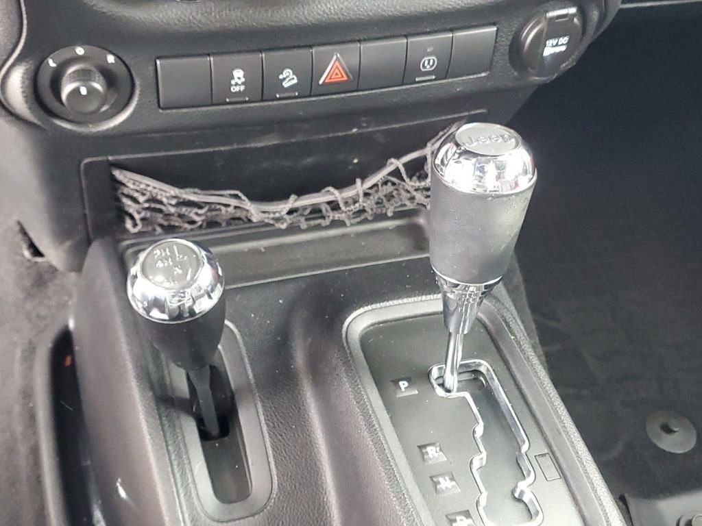 Used 2014 Jeep Wrangler Unlimited Sahara w/ Connectivity Group image 20