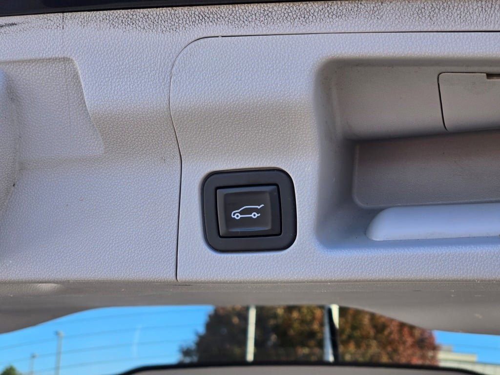 Used 2017 GMC Acadia SLE image 14