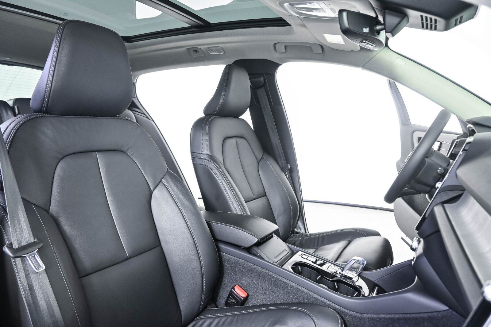 Certified 2023 Volvo XC40 B5 Plus w/ Climate Package AWD/4WD image 23