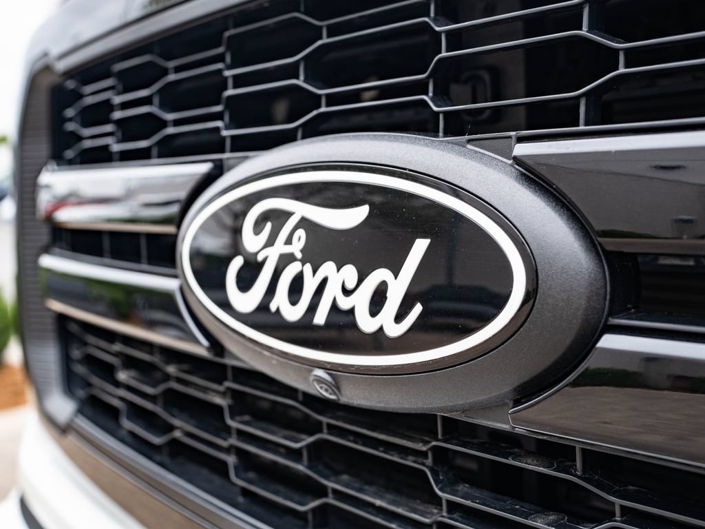 Used 2024 Ford F150 Lariat AWD/4WD image 3