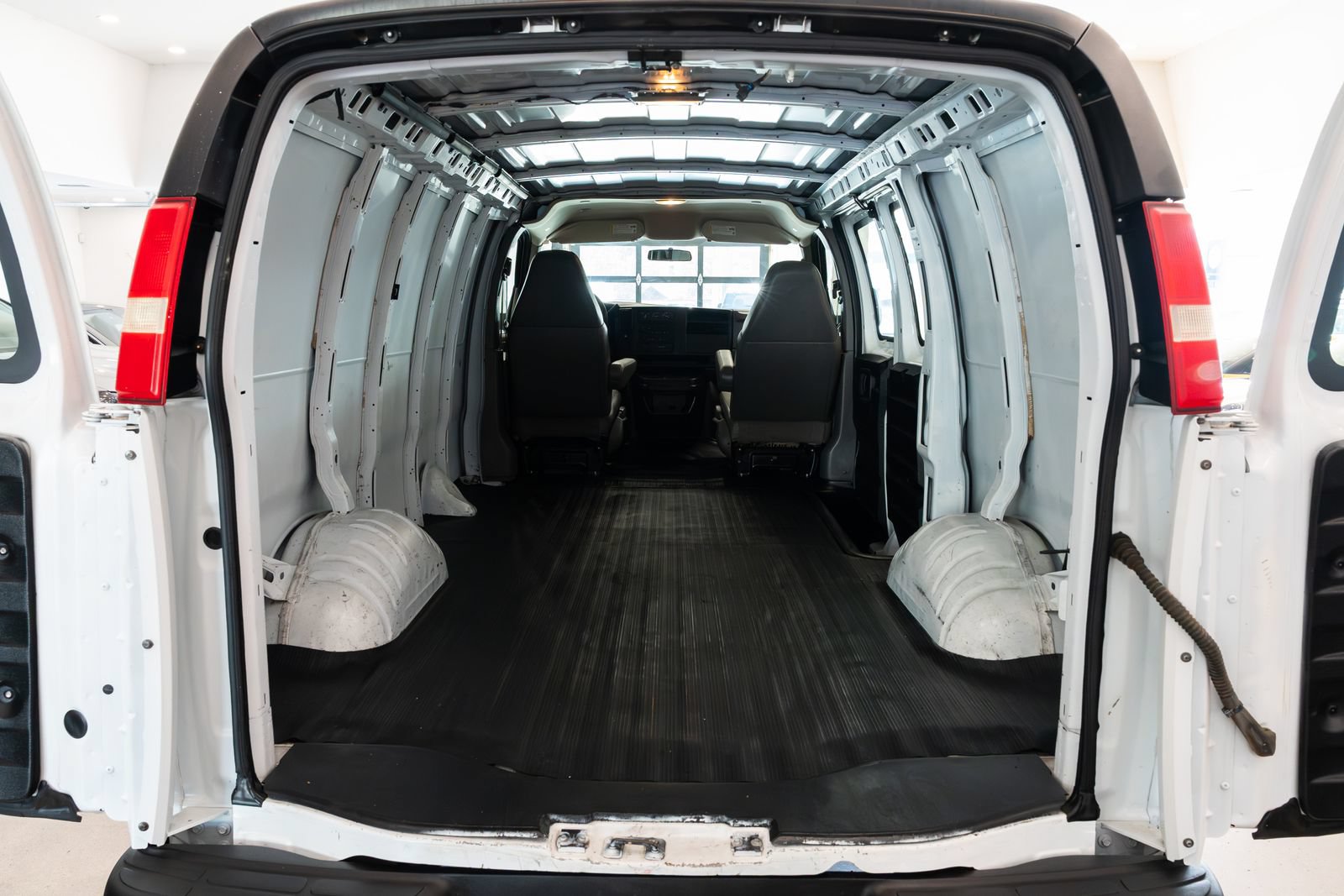 Used 2006 GMC Savana 1500 RWD image 8