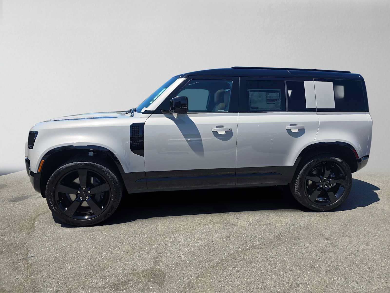 New 2026 Land Rover Defender 110 X-Dynamic SE AWD/4WD image 2