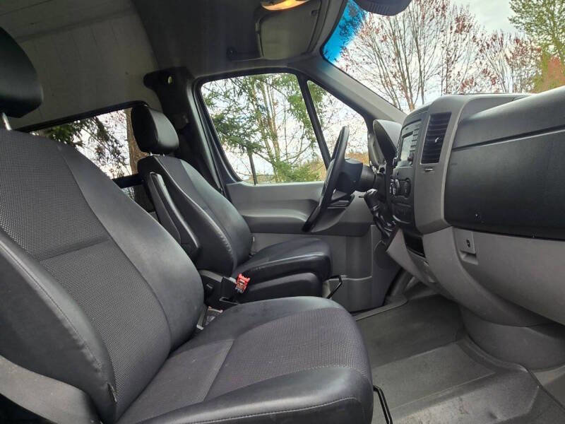 Used 2017 Mercedes-Benz Sprinter 2500 image 5