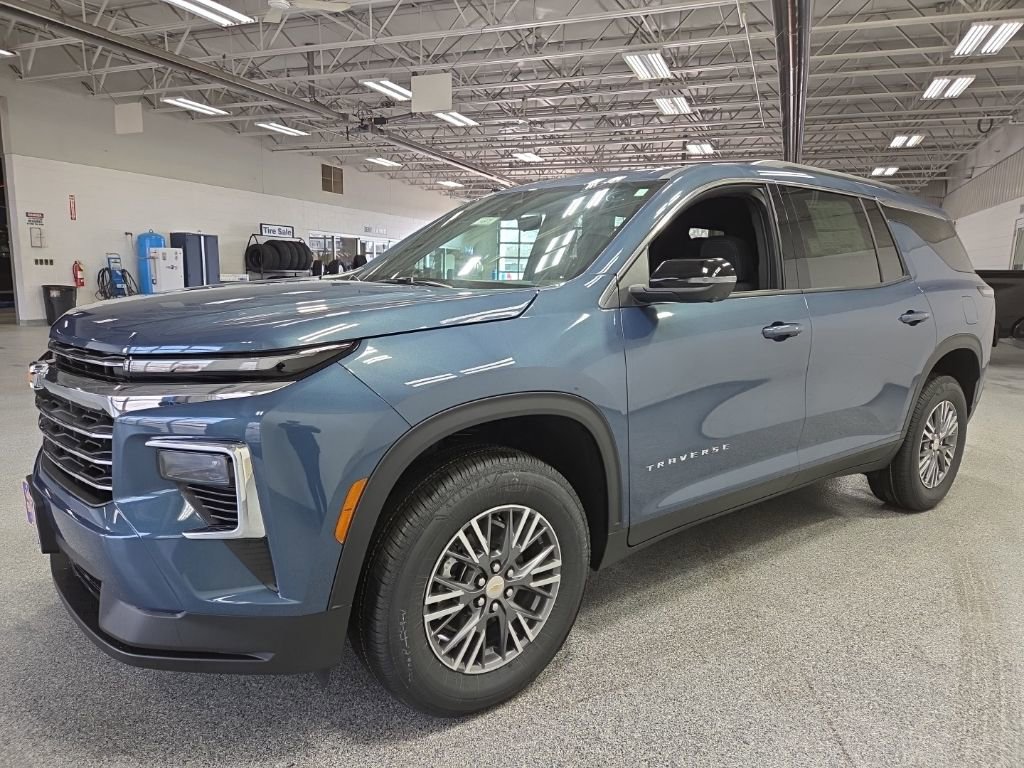 New 2026 Chevrolet Traverse LT image 3