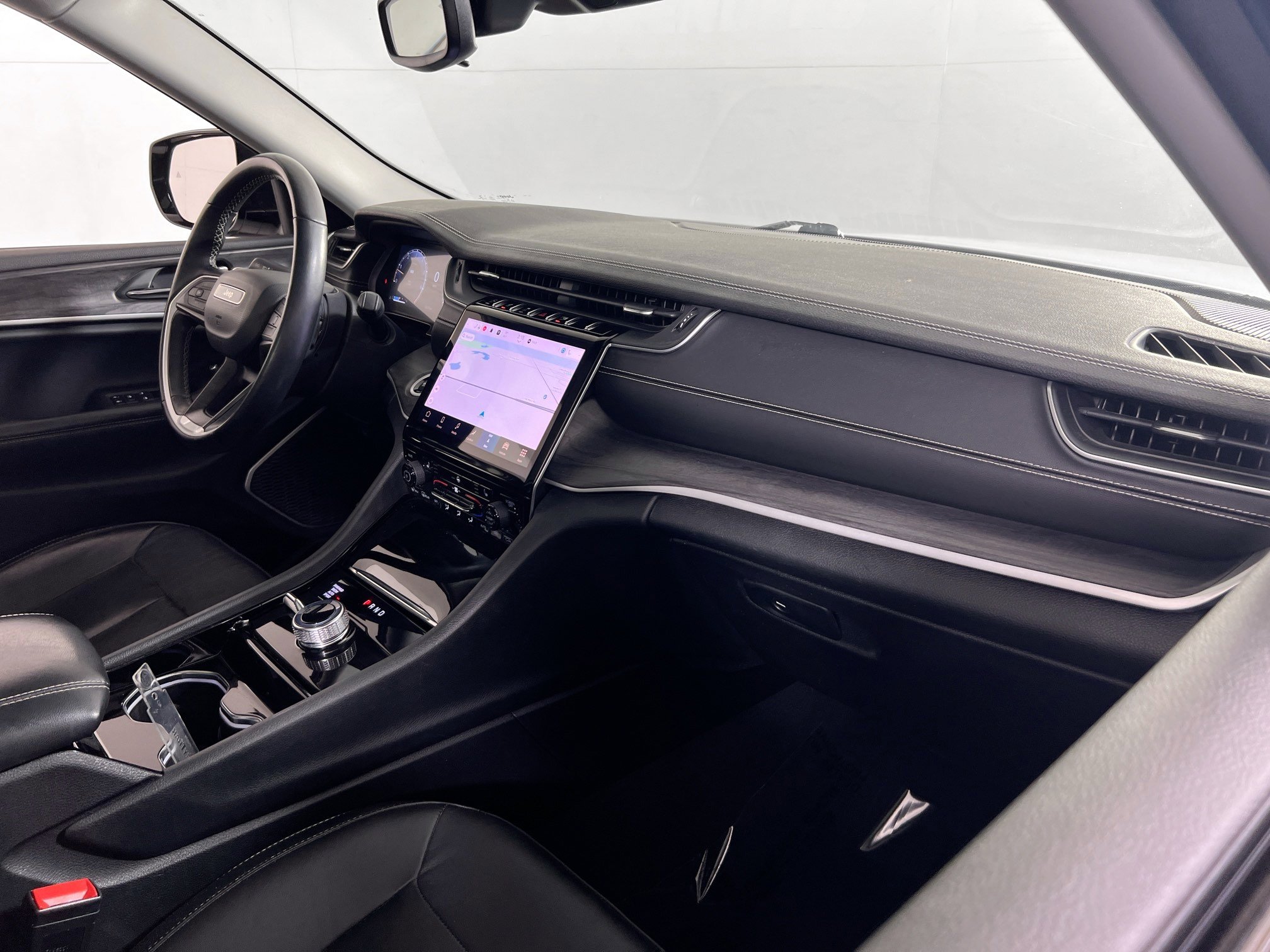 Used 2022 Jeep Grand Cherokee Limited image 29