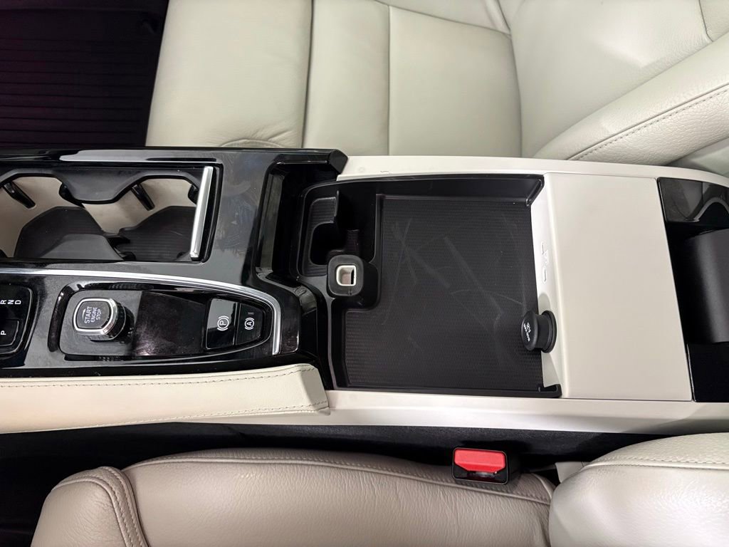 Used 2024 Volvo S60 T8 Ultimate w/ Climate Package image 31