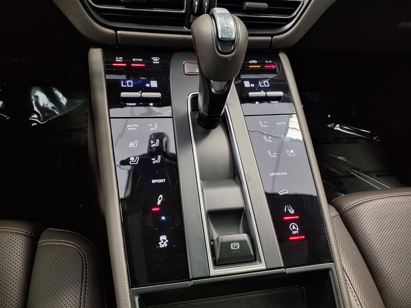 Used 2023 Porsche Macan Turbo AWD/4WD image 27