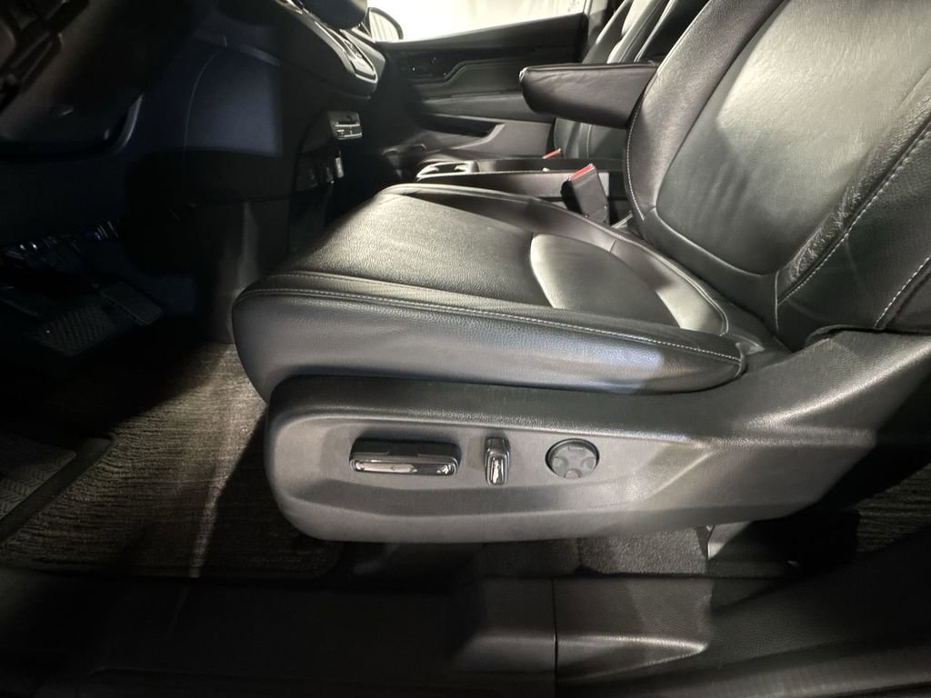 Used 2023 Honda Odyssey Touring image 17