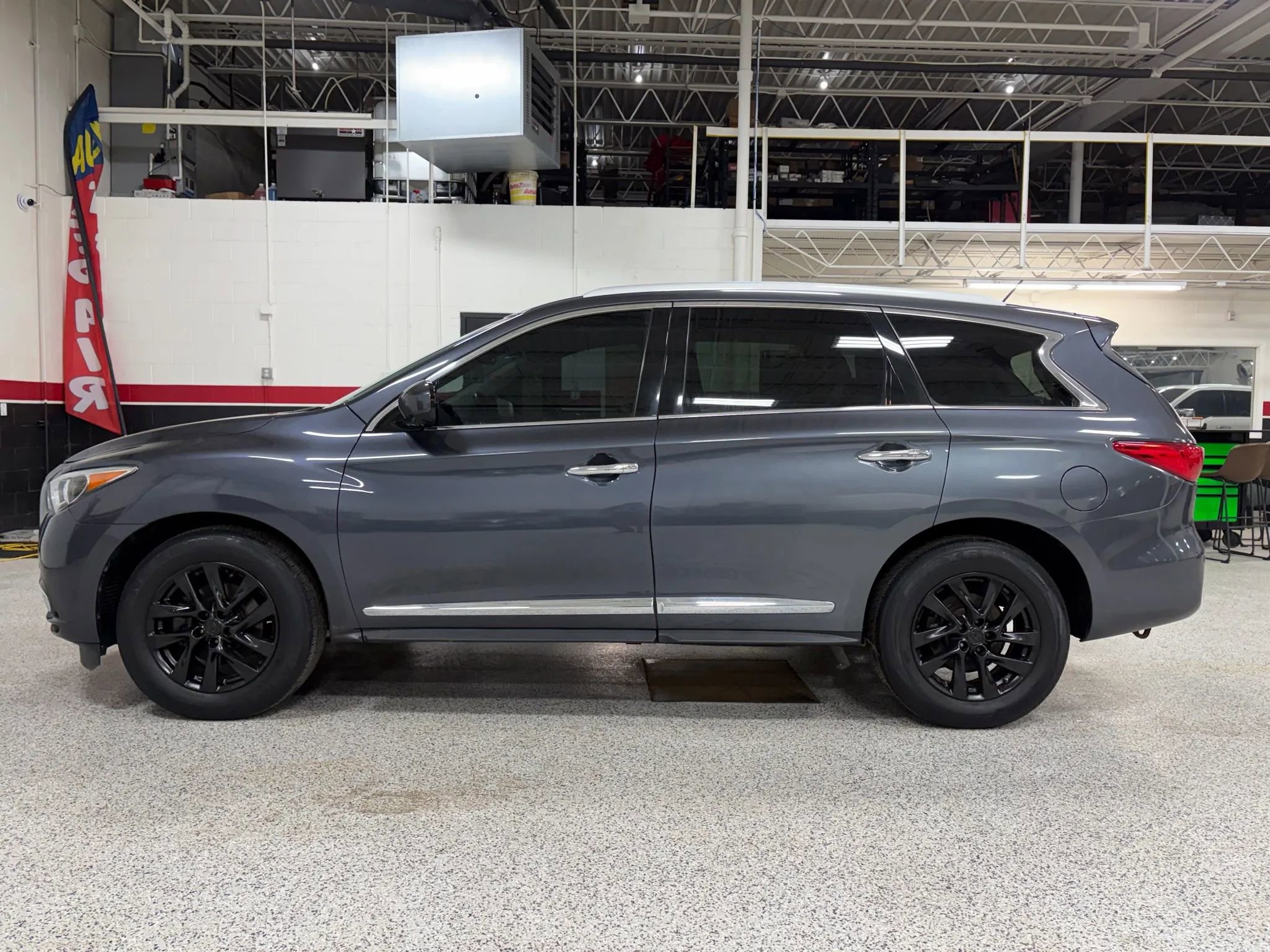 Used 2013 INFINITI JX35 AWD w/ Premium Pkg image 9