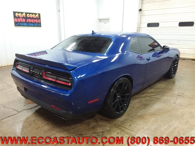 Used 2022 Dodge Challenger R/T RWD image 3