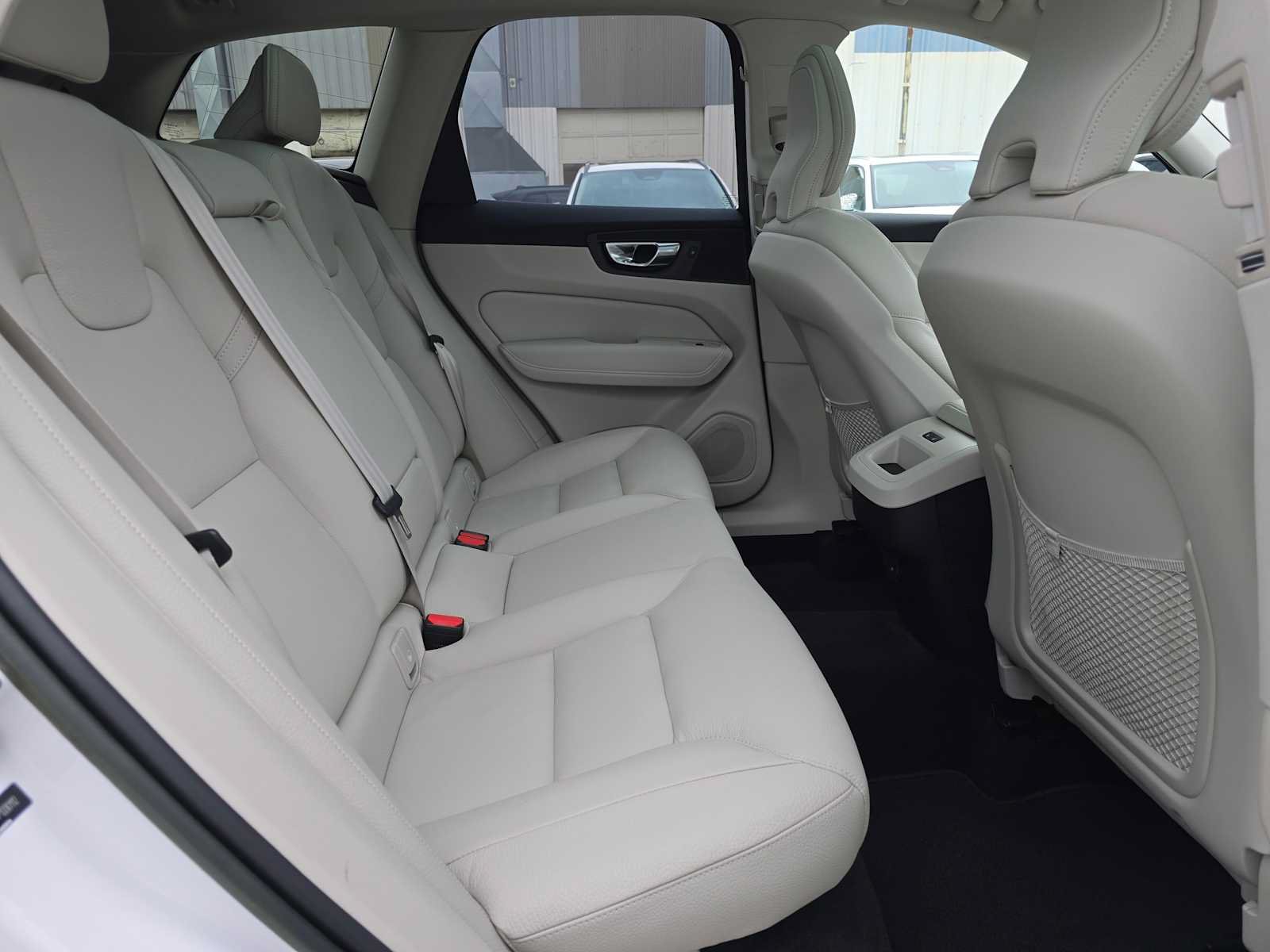 Used 2023 Volvo XC60 B5 Plus w/ Climate Package AWD/4WD image 12