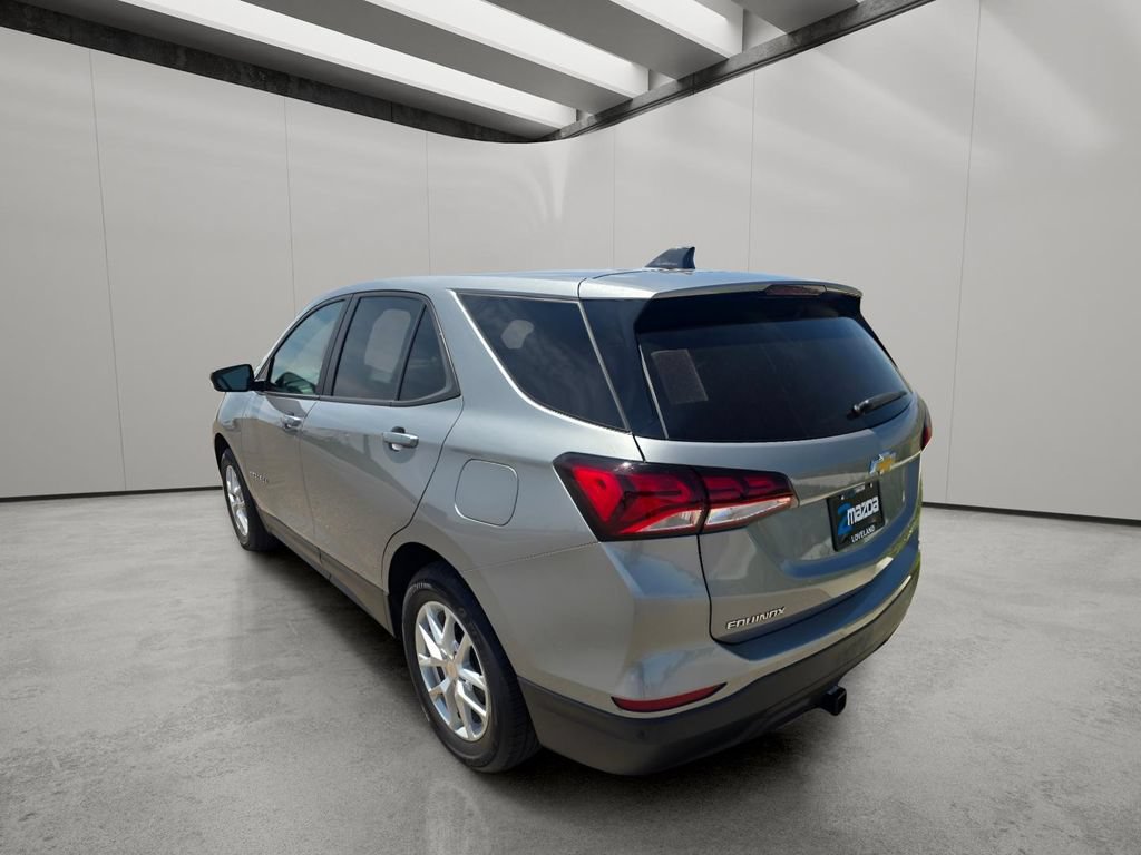 Used 2023 Chevrolet Equinox LS w/ LS Convenience Package AWD/4WD image 3