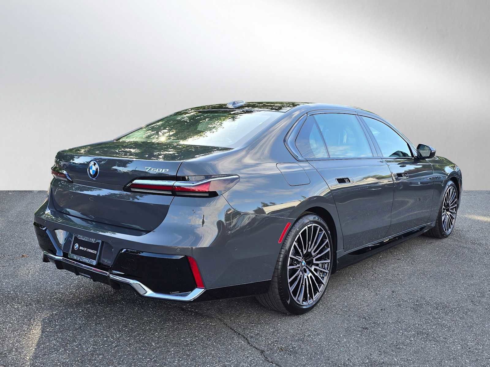 New 2025 BMW 750e xDrive 750e xDrive w/ Executive Package image 5