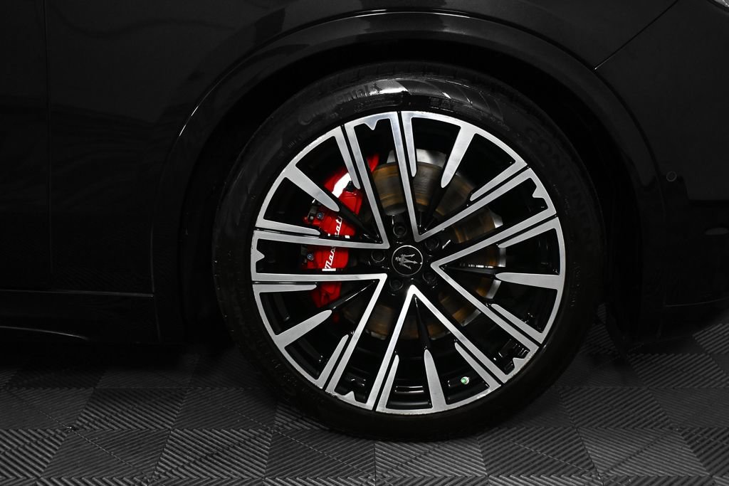 Used 2023 Maserati Grecale Modena AWD/4WD image 35