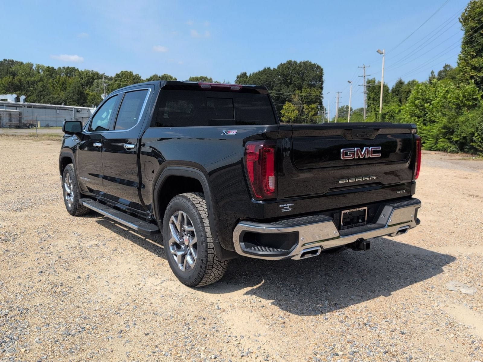 New 2026 GMC Sierra 1500 SLT w/ SLT Premium Plus Package AWD/4WD image 3