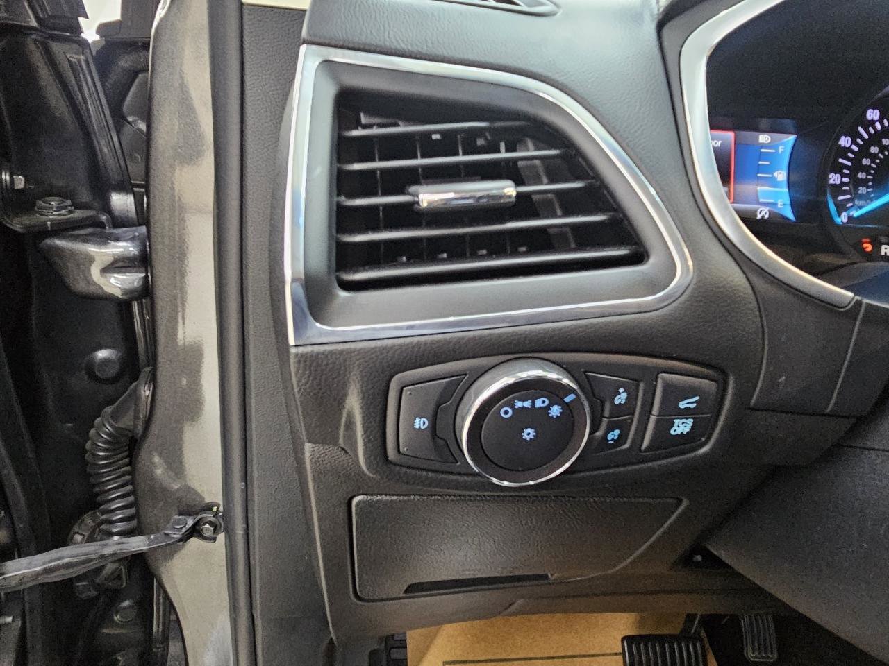 Used 2019 Ford Edge Titanium w/ Equipment Group 301A FWD image 38