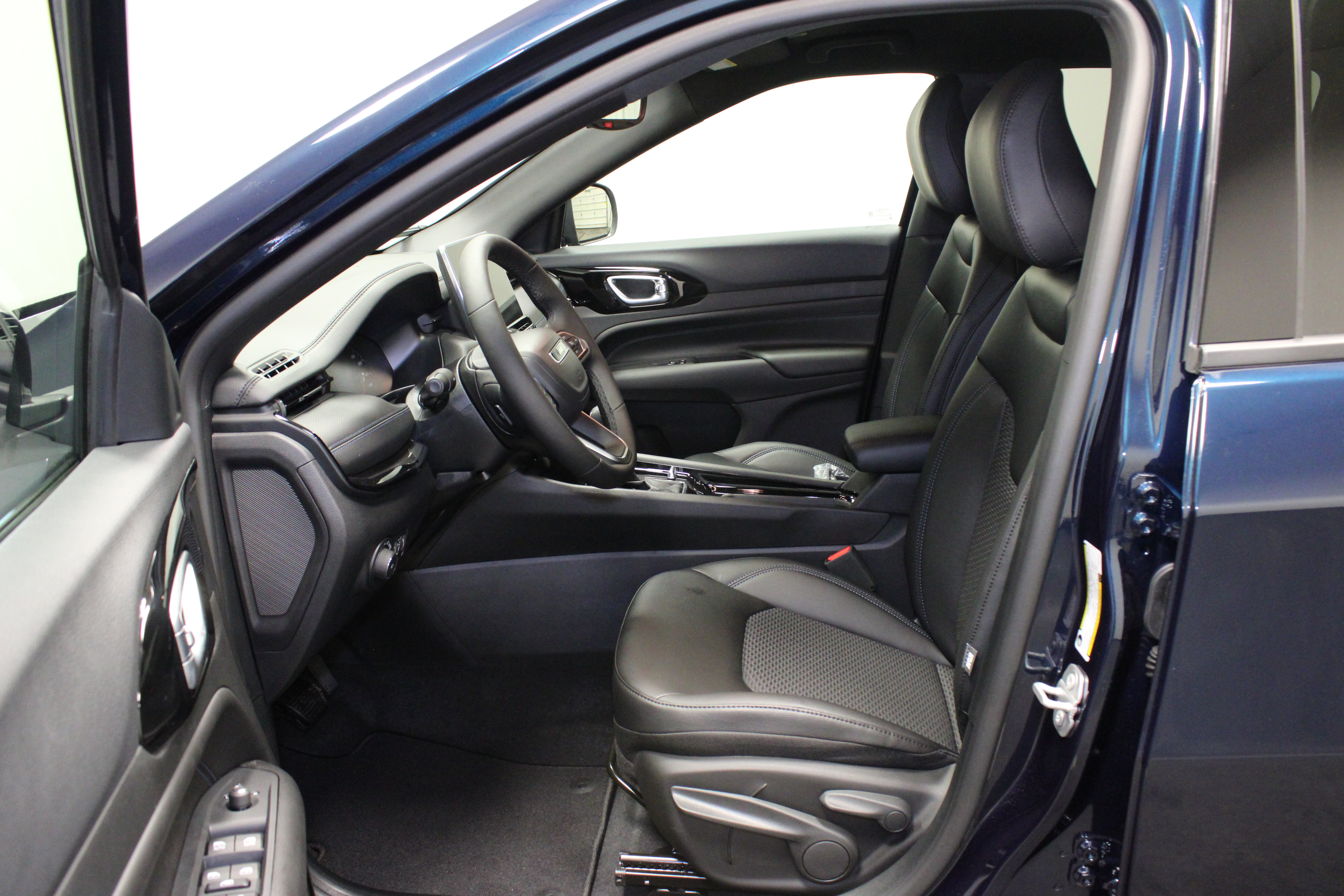 New 2026 Jeep Compass Latitude AWD/4WD image 16