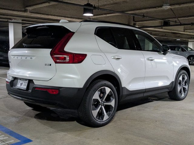 New 2026 Volvo XC40 B5 Plus w/ Climate Package AWD/4WD image 3