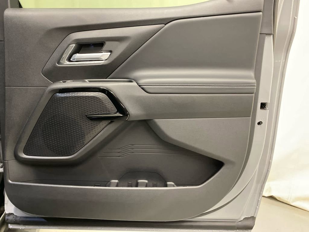 New 2025 Chevrolet Silverado EV LT image 13