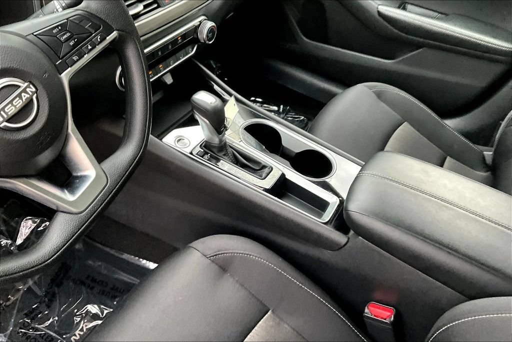 Used 2024 Nissan Altima 2.5 SV FWD image 16
