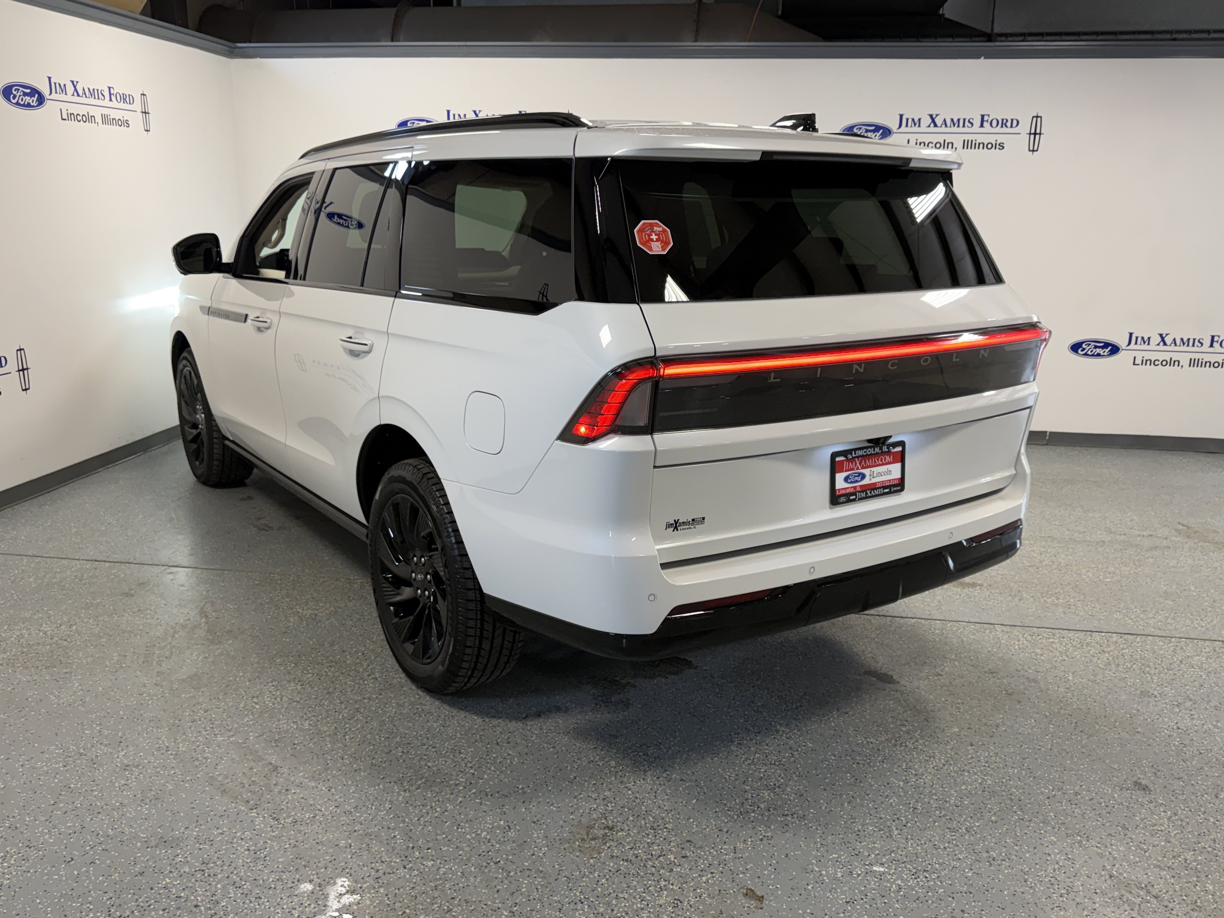 New 2027 Lincoln Navigator Reserve w/ Jet Appearance Package AWD/4WD image 35