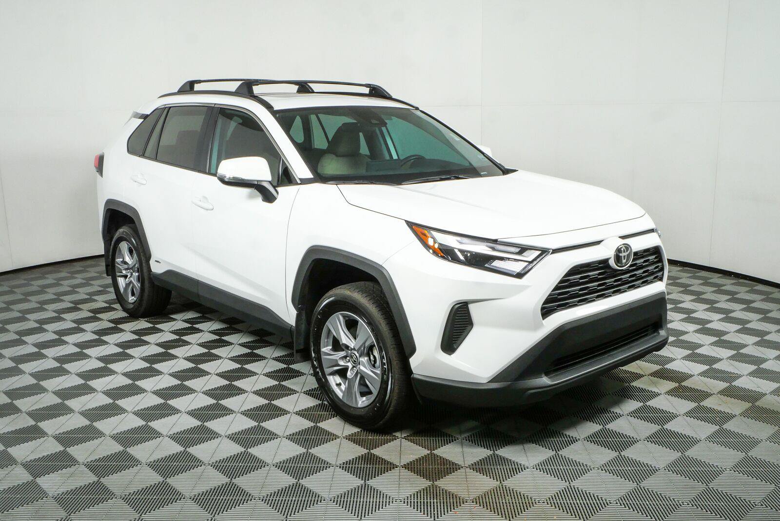 Used 2025 Toyota RAV4 XLE w/ Convenience Package AWD/4WD image 1