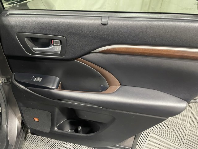 Used 2016 Toyota Highlander Limited image 28