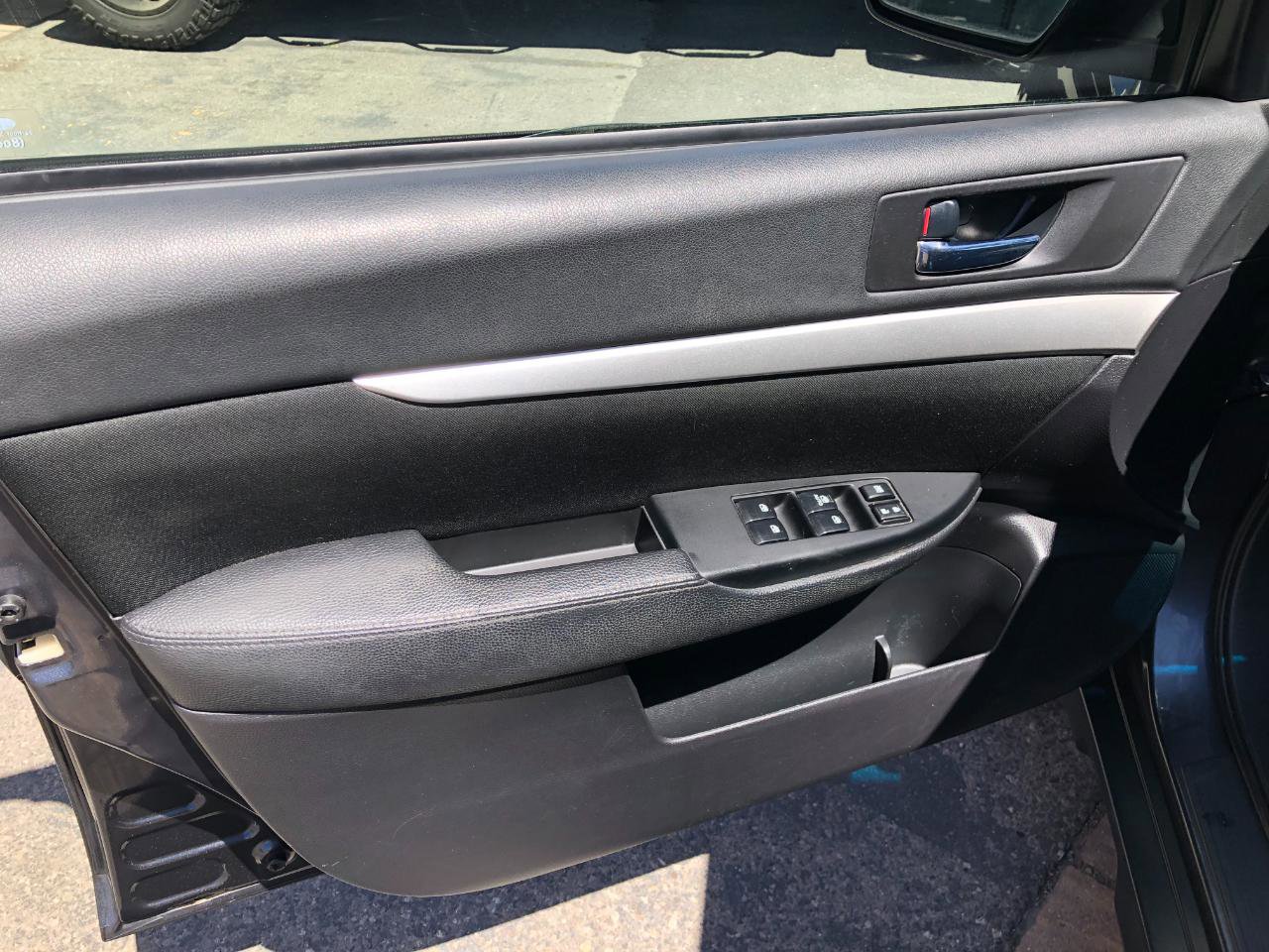 Used 2013 Subaru Outback 2.5i Premium AWD/4WD image 10