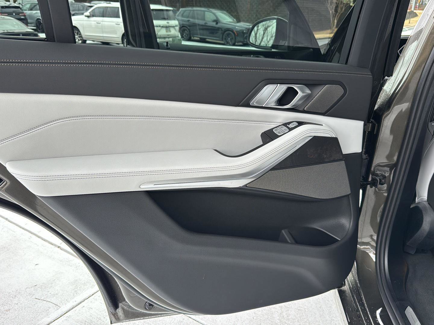 New 2026 BMW X7 xDrive40i w/ Premium Package image 15