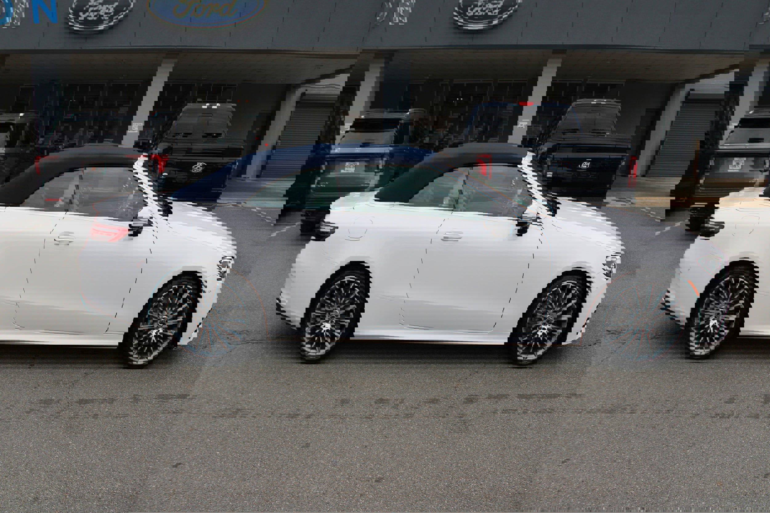 Used 2023 Mercedes-Benz E 450 Cabriolet image 2