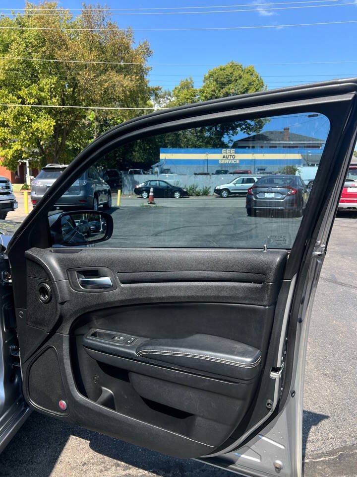 Used 2015 Chrysler 300 S RWD image 18