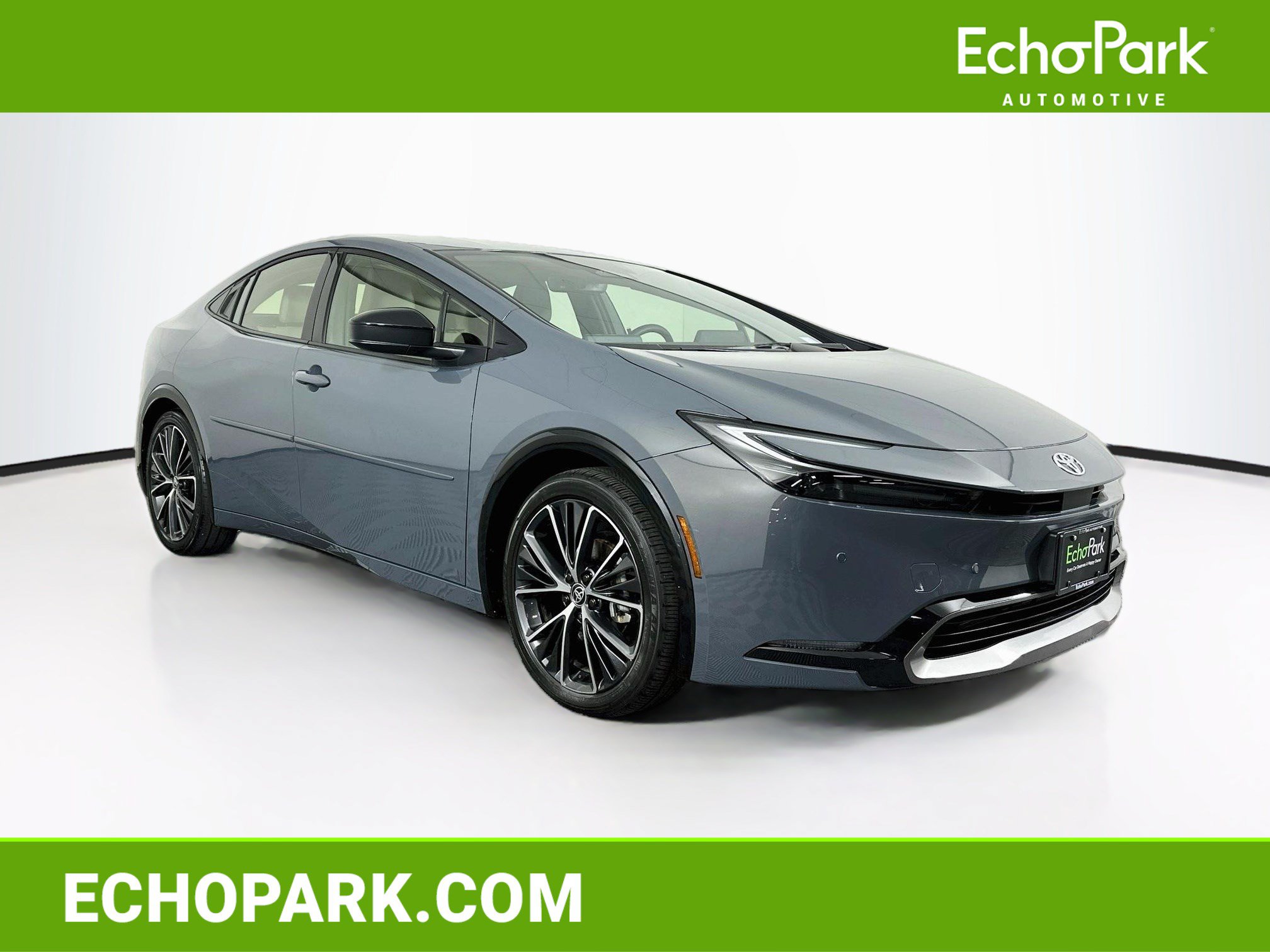 Used 2024 Toyota Prius XLE FWD image 1