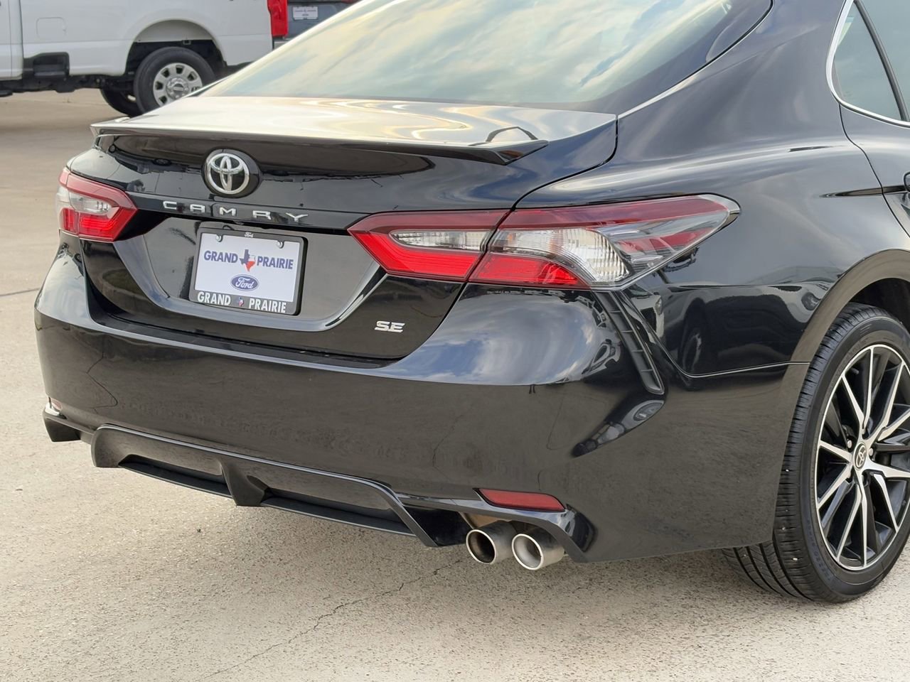 Used 2023 Toyota Camry SE image 8