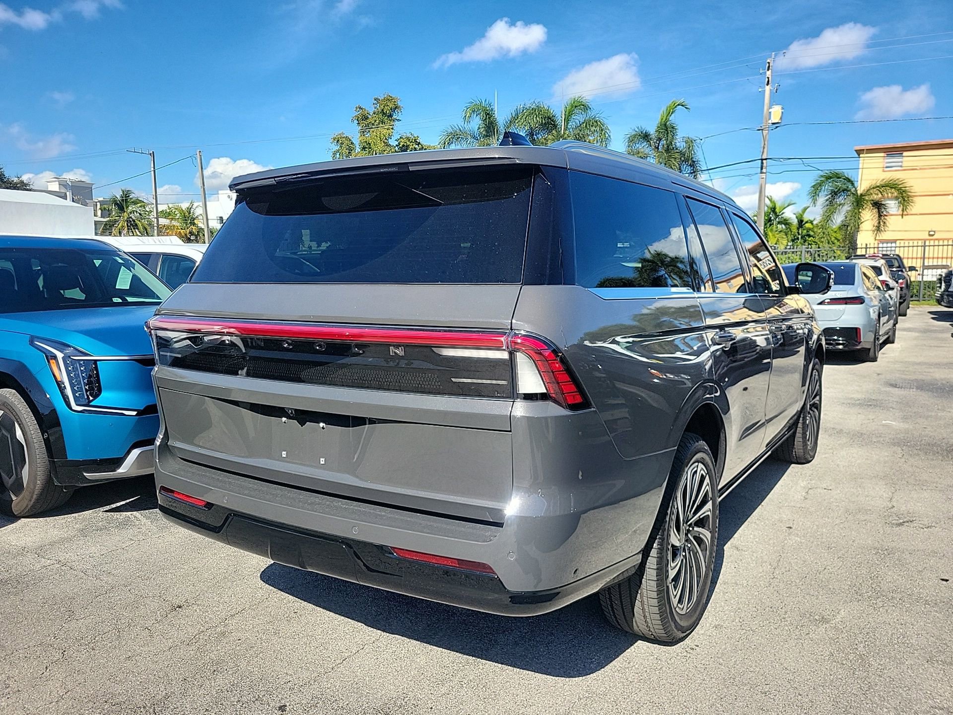 Used 2025 Lincoln Navigator Black Label image 14
