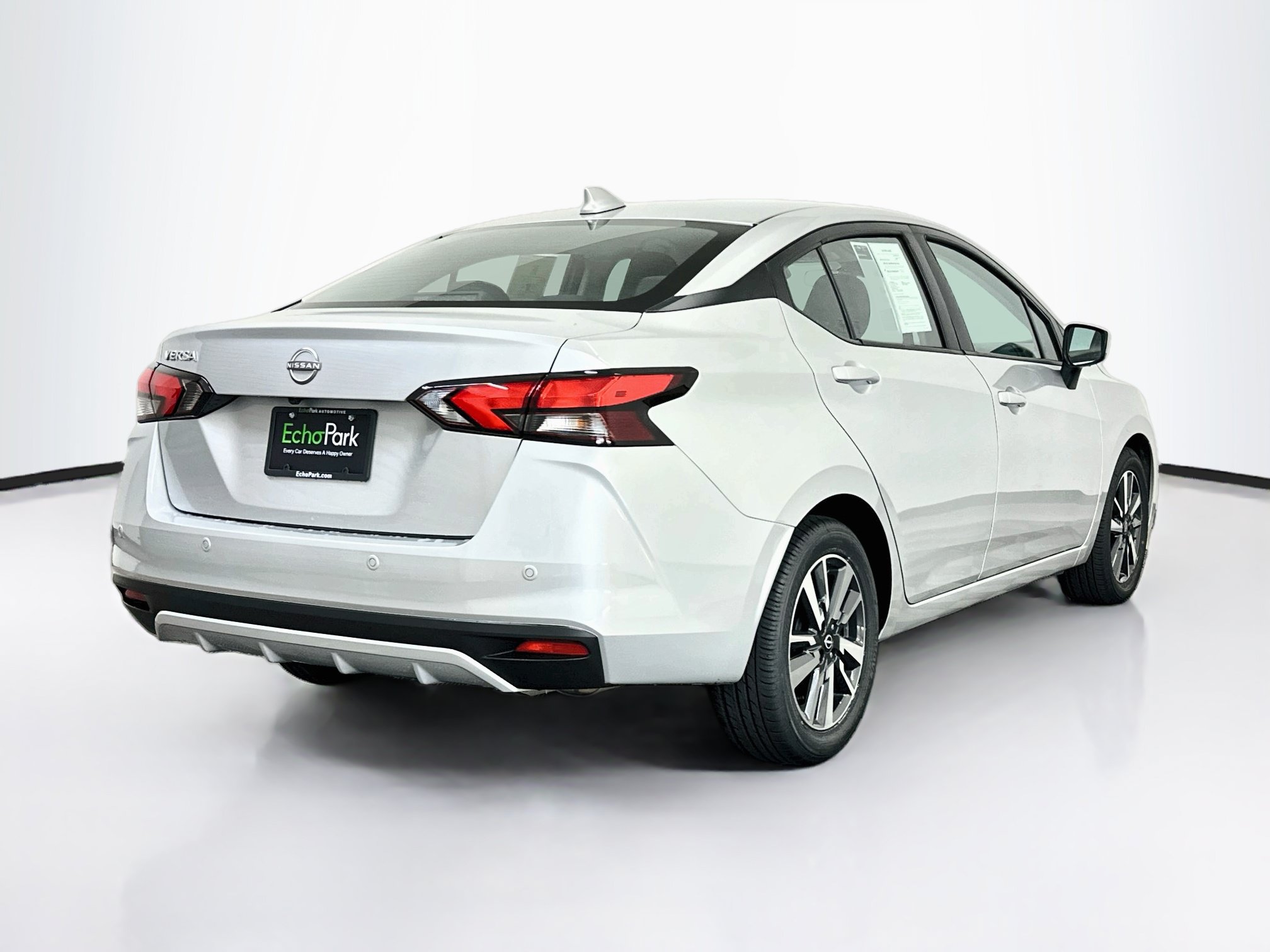 Used 2025 Nissan Versa SV FWD image 9