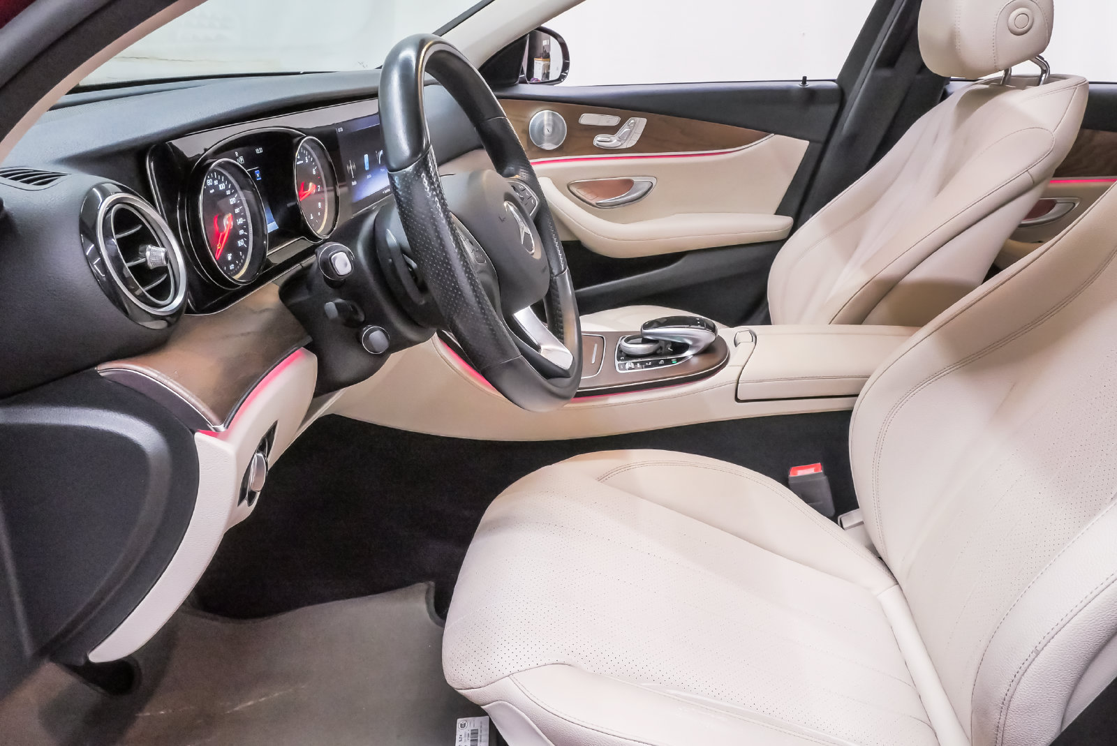 Used 2018 Mercedes-Benz E 300 4MATIC image 8