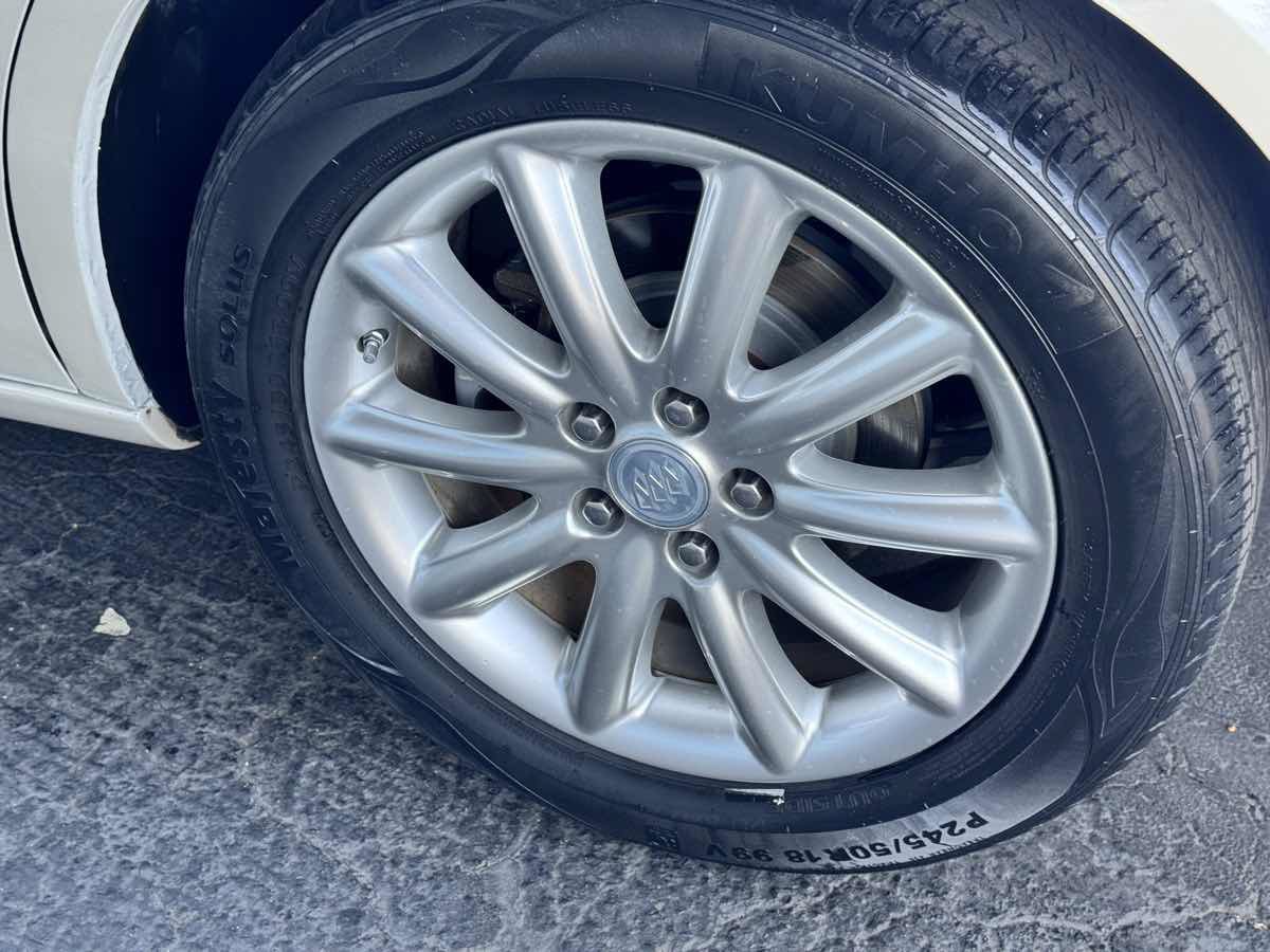 Used 2008 Buick Lucerne CXS FWD image 20