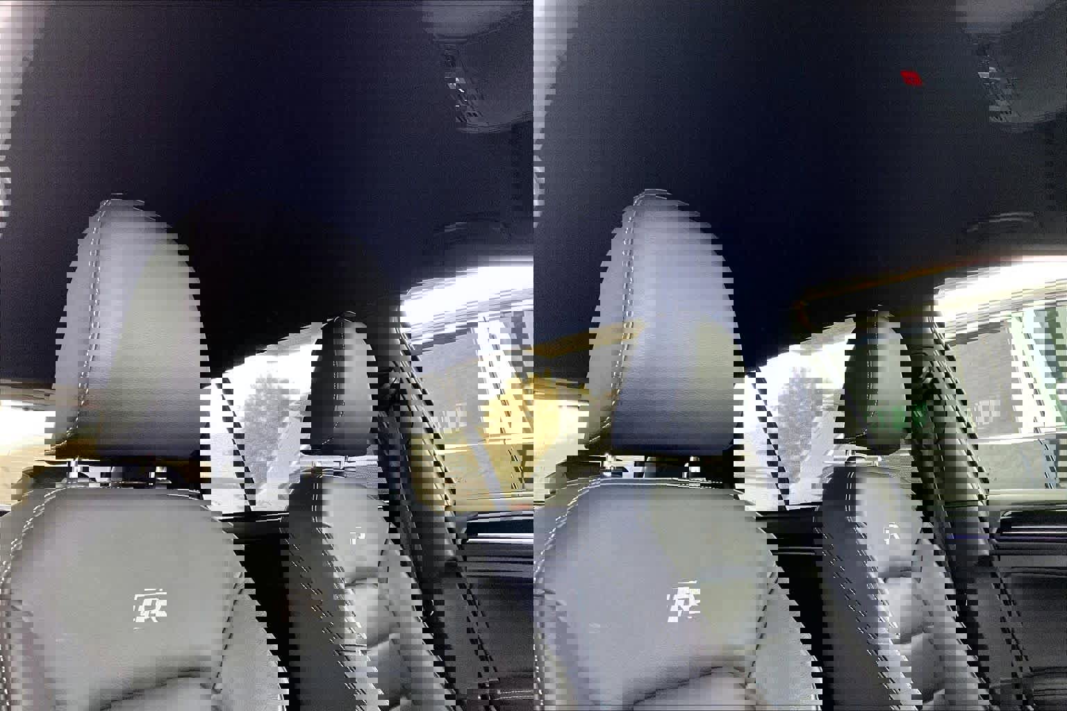 Used 2017 Volkswagen Golf R 4-Door image 13