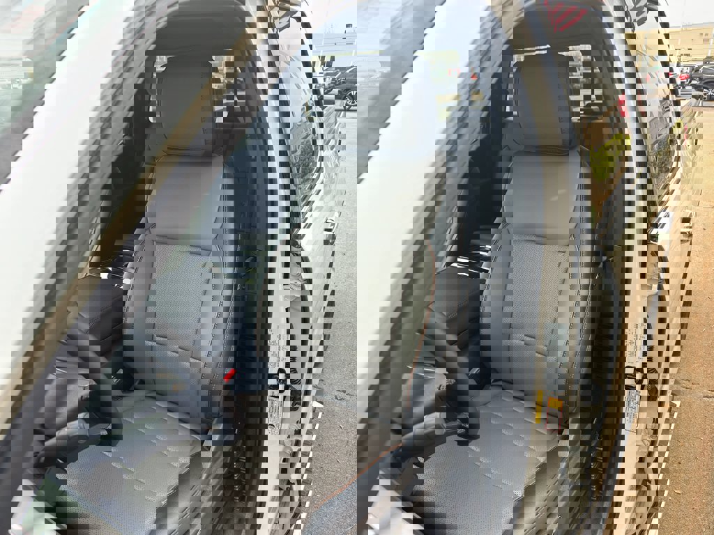 New 2025 Ford F150 Lariat w/ Equipment Group 502A High image 31