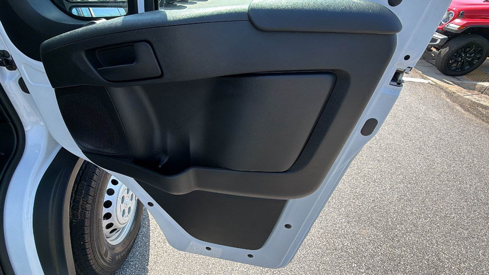 Used 2025 RAM ProMaster 2500 w/ Safety Group FWD image 19