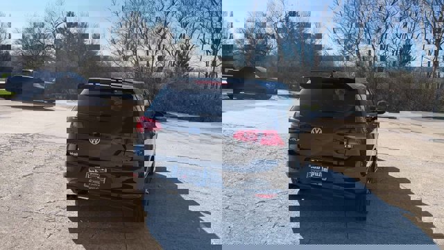 Used 2015 Volkswagen Golf S image 8