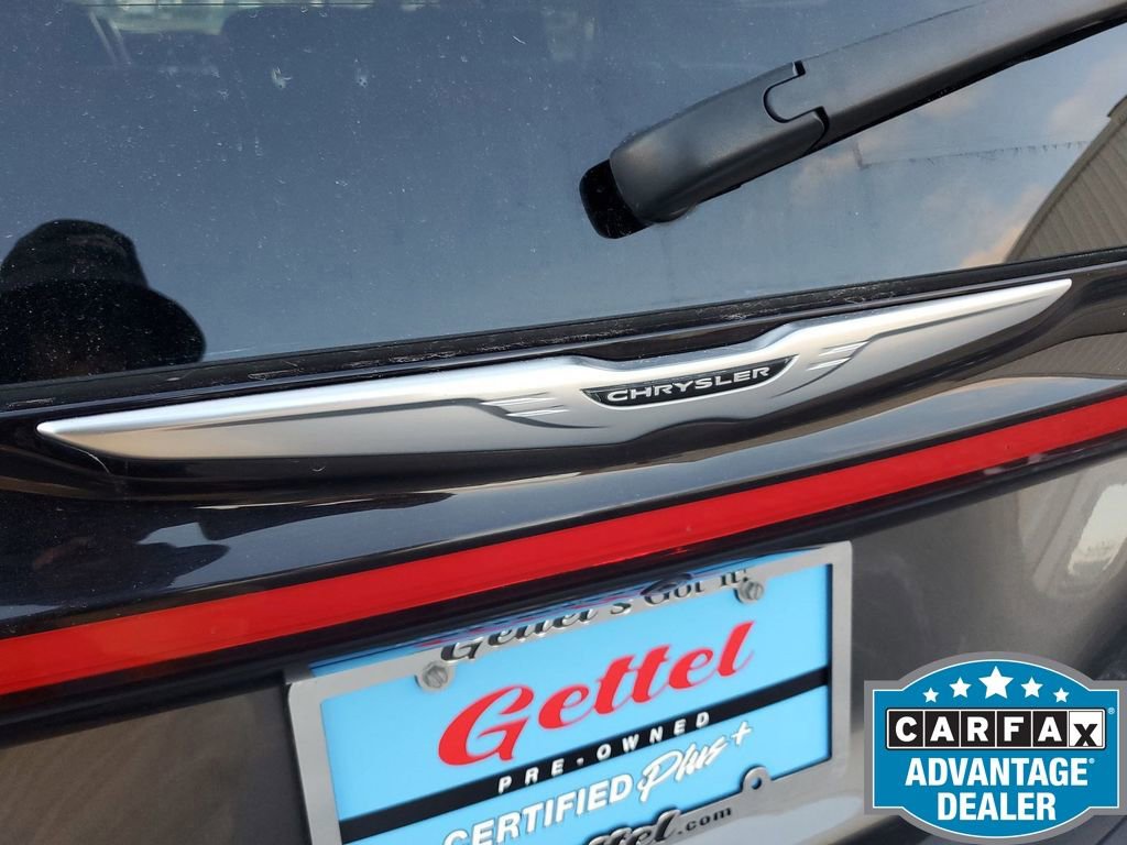 Used 2023 Chrysler Pacifica Touring-L image 42