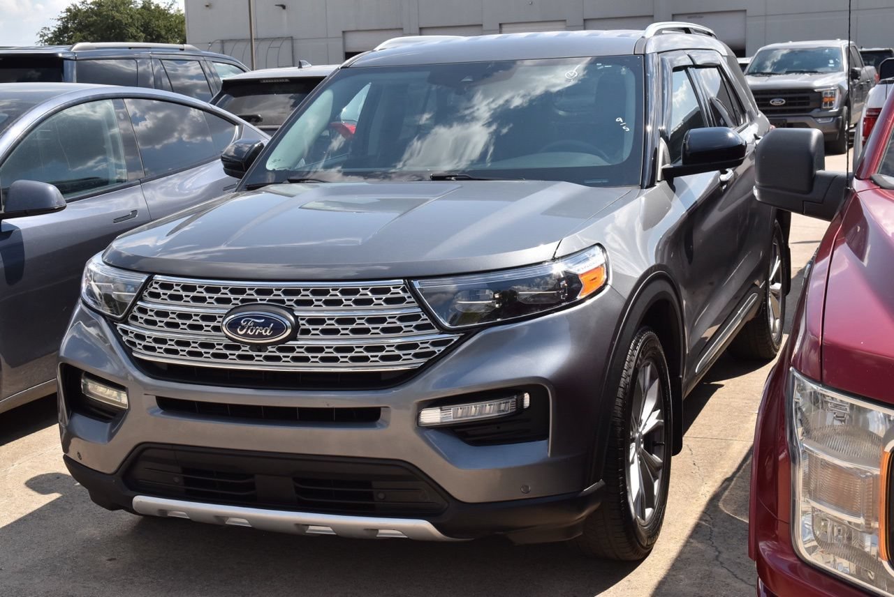 Used 2024 Ford Explorer Limited AWD/4WD image 2
