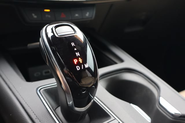 Used 2024 Cadillac XT4 Luxury w/ Cold Weather Package FWD image 28
