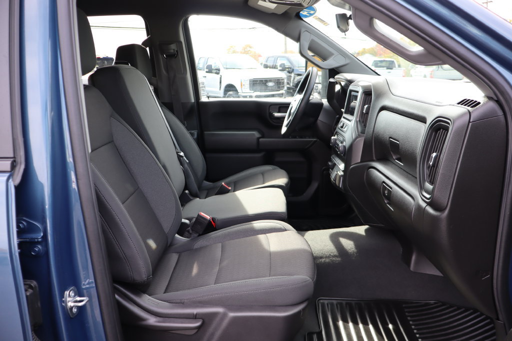 Used 2024 Chevrolet Silverado 2500 Custom w/ Custom Convenience Package AWD/4WD image 31