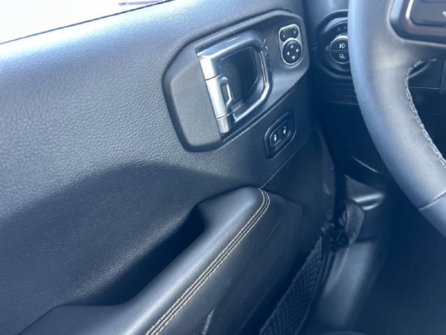 Used 2025 Jeep Gladiator Sport AWD/4WD image 11