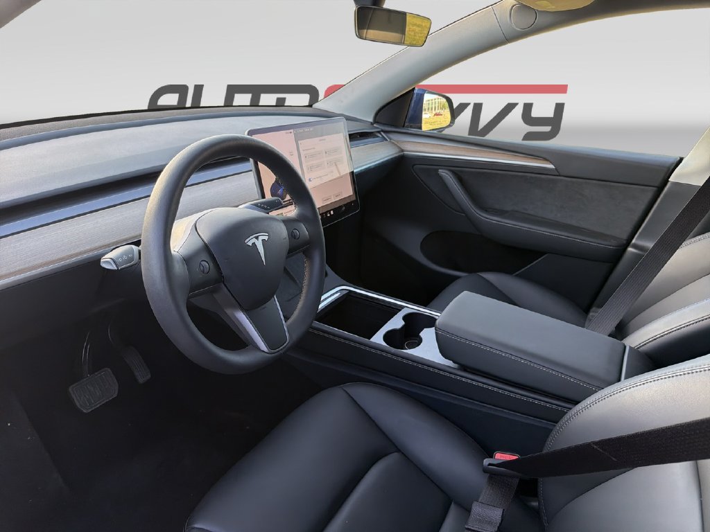 Used 2025 Tesla Model Y Long Range RWD image 10