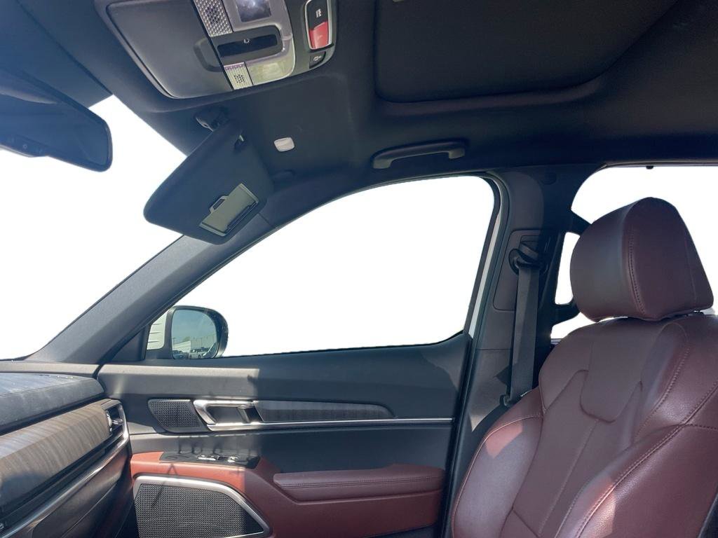Used 2024 Kia Telluride EX w/ EX Captain's Chair Package image 6