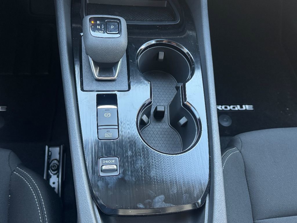 Used 2025 Nissan Rogue S image 17